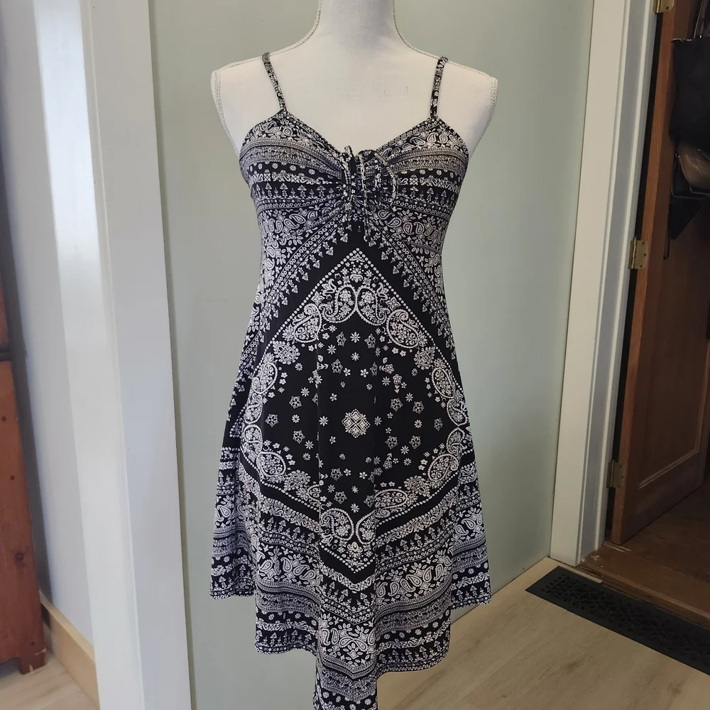 No Boundaries | Black & White Paisley Dress - Picture 1 of 5